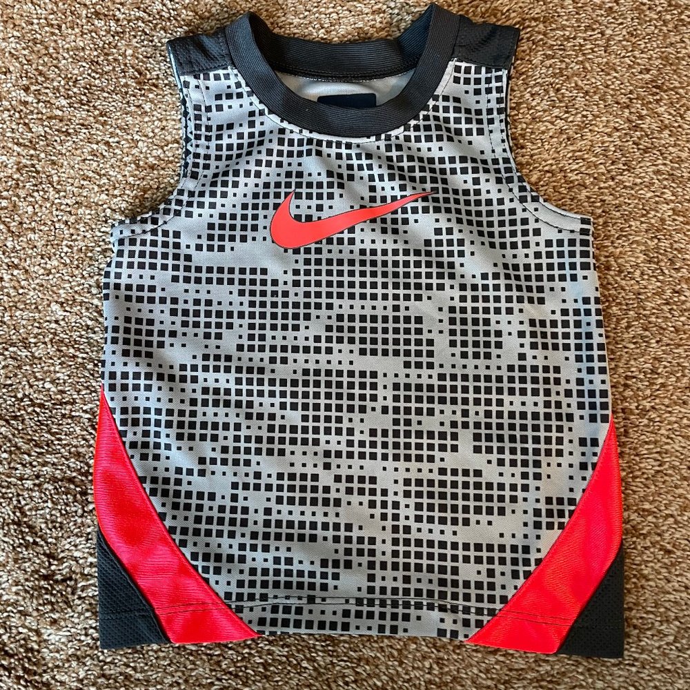 Nike sleeveless shirt 18M